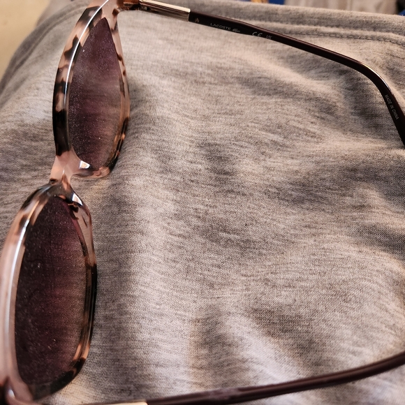 NWOT Lacoste Sunglasses: light tortoise shell with burgundy arms - Picture 4 of 5